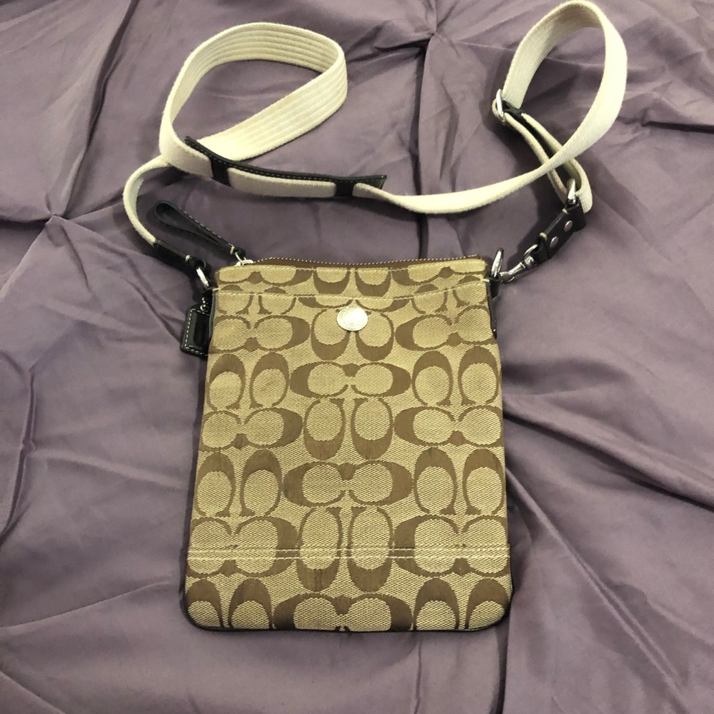 Authentic Coach Crossbody purse - Picture 1 of 7